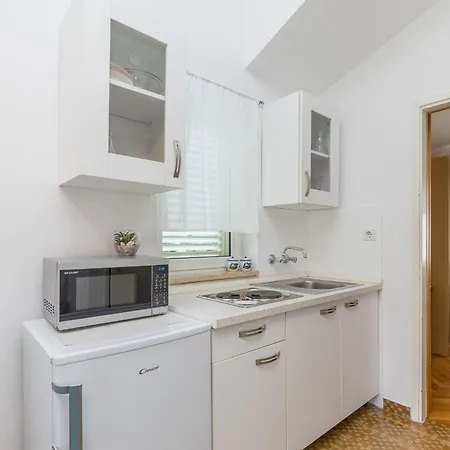 Apartamento In Mit Kleinem Balkon Poreč