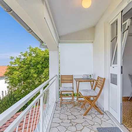 In Mit Kleinem Balkon Apartment *
