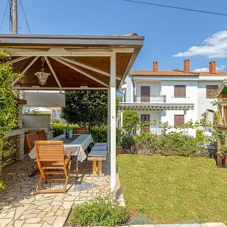 Apartment In Mit Kleinem Balkon Porec