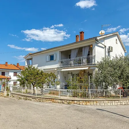 아파트 In Mit Kleinem Balkon *