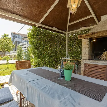 Apartment In Mit Kleinem Balkon Porec